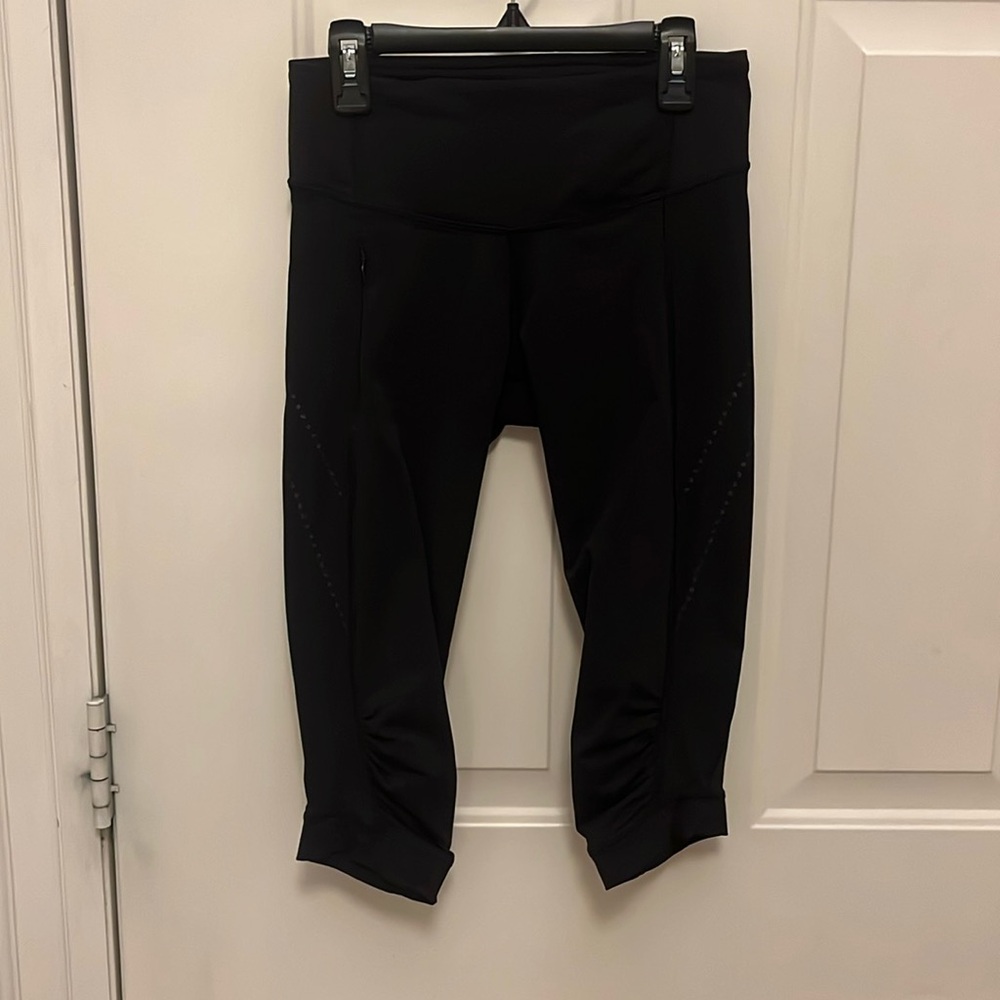 Lululemon black capri leggings with ruching at the ankle 15” inch inseam